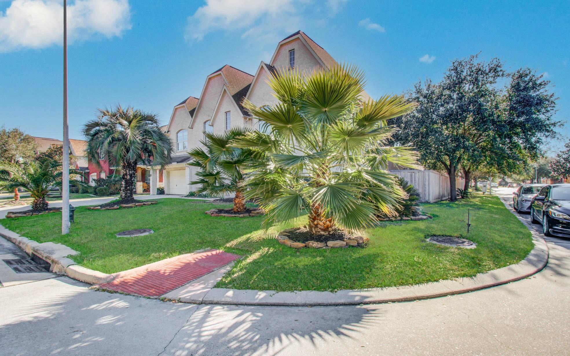 6423 Oakmont Creek Drive