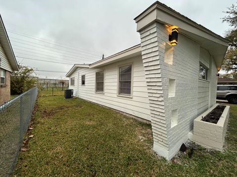 Tiny photo for 12414 Ledger Lane, Houston, TX 77015 (MLS # 20062070)