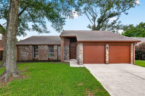 Photo of 16730 Barkentine Lane, Friendswood, TX 77546 (MLS # 7917471)