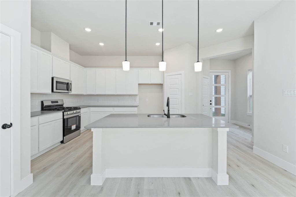 Photo of 3010 La Rambla Drive, Houston, TX 77047 (MLS # 52979000)