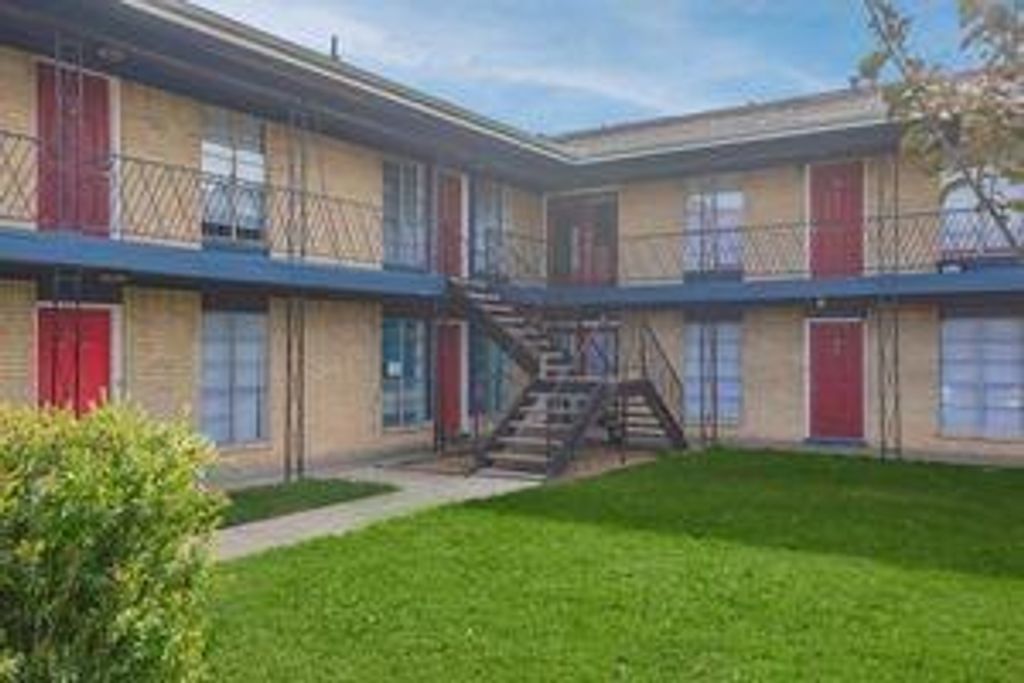 Photo of 801 S Allen Genoa Road #104, Houston, TX 77587 (MLS # 93079944)