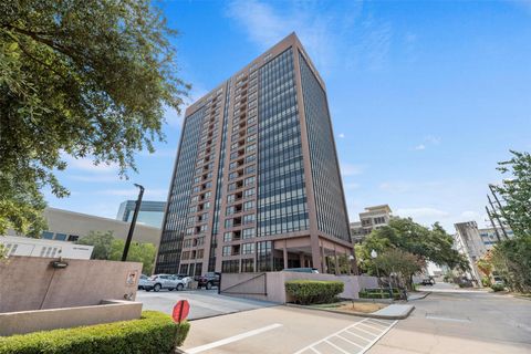 Photo of 5150 Hidalgo Street #1805, Houston, TX 77056 (MLS # 46979734)
