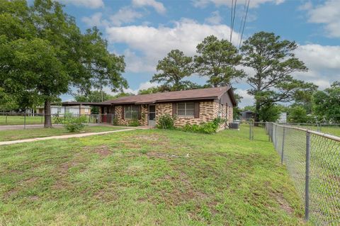 Photo of 504 N Echols Street St, Caldwell, TX 77836 (MLS # 79409595) Photo of 504 N Echols Street St, Caldwell, TX 77836 (MLS # 79409595)