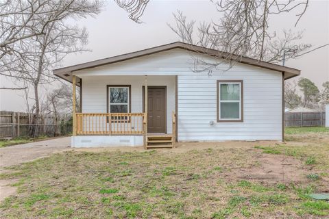 Photo of 729 N Planters Street, Emory, TX 75440 (MLS # 45644267)