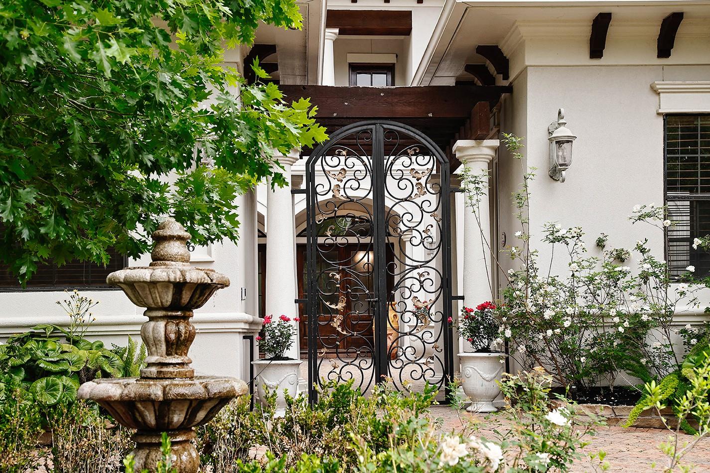 36 Golden Scroll Circle