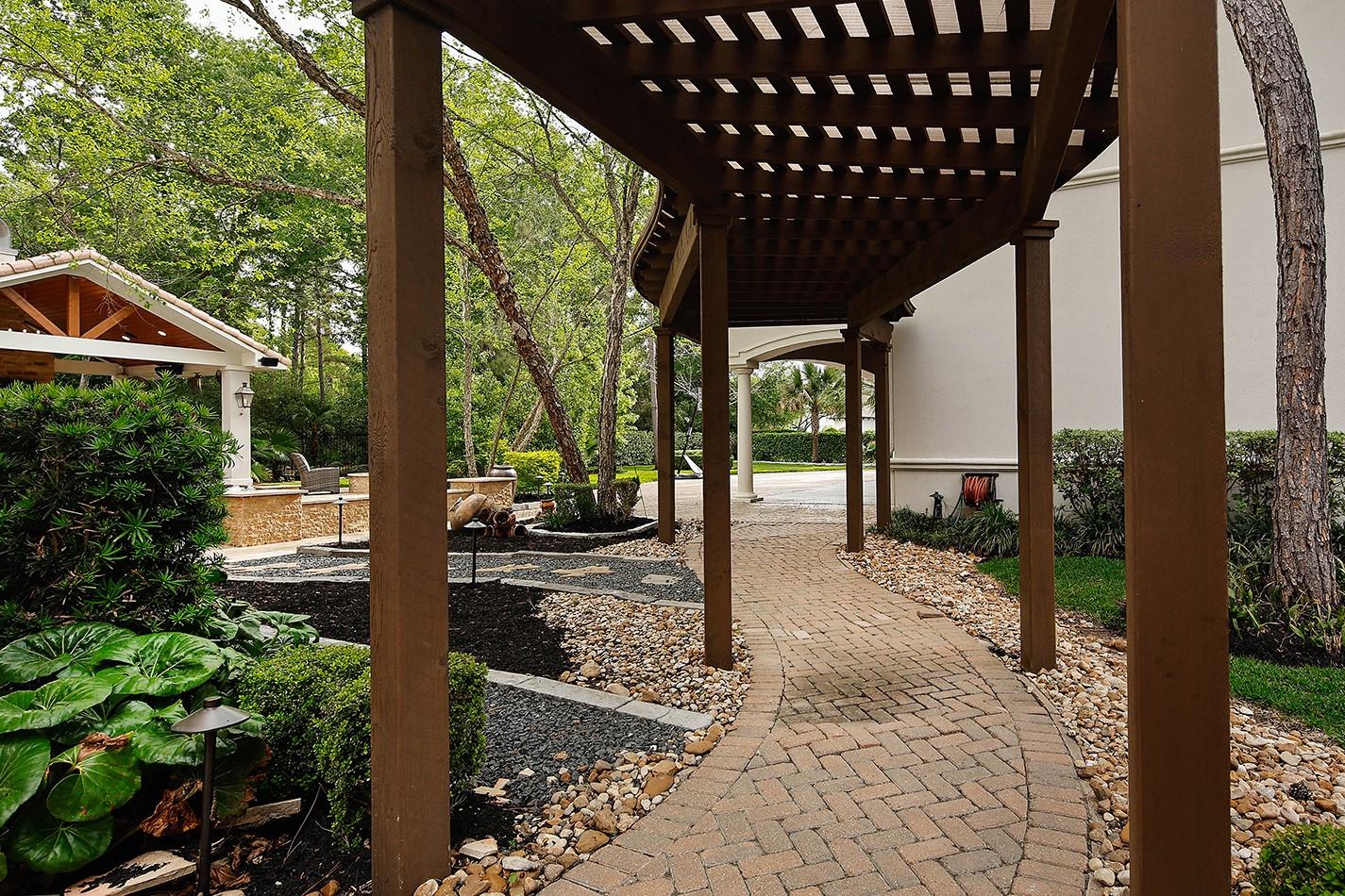 36 Golden Scroll Circle