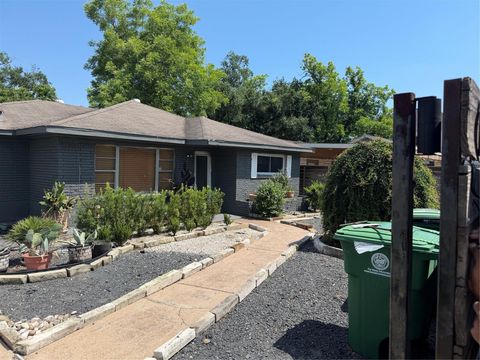 Photo of 6811 Saint Augustine Street, Houston, TX 77021 (MLS # 90571759)