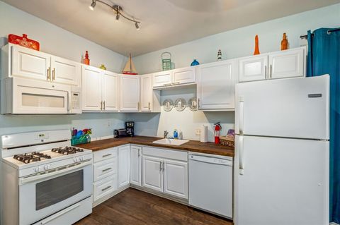 Tiny photo for 1904 Avenue N, Galveston, TX 77550 (MLS # 60045253)