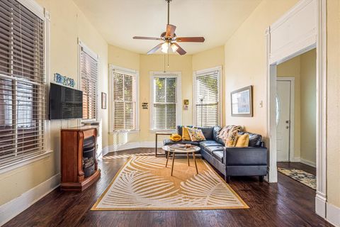 Tiny photo for 1904 Avenue N, Galveston, TX 77550 (MLS # 60045253)