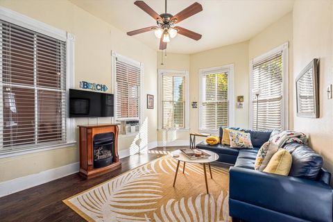 Tiny photo for 1904 Avenue N, Galveston, TX 77550 (MLS # 60045253)