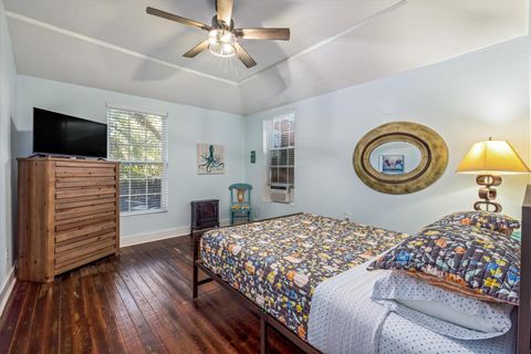 Tiny photo for 1904 Avenue N, Galveston, TX 77550 (MLS # 60045253)