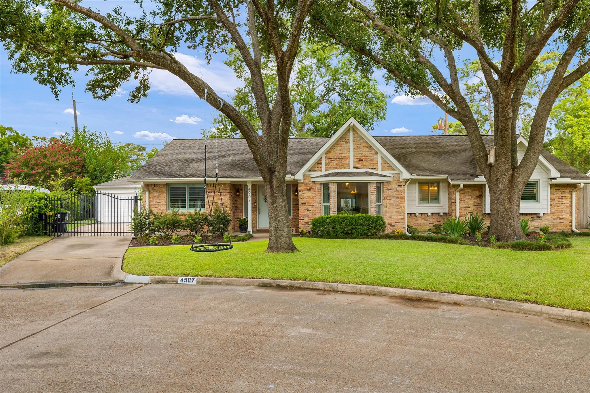 4907 Golf Drive