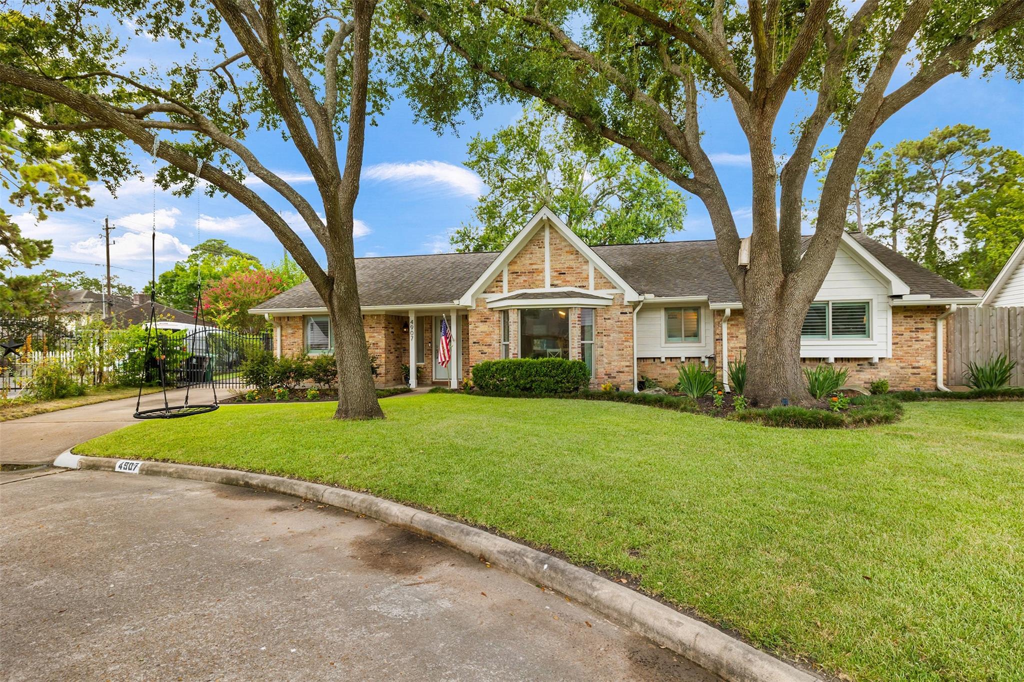 4907 Golf Drive
