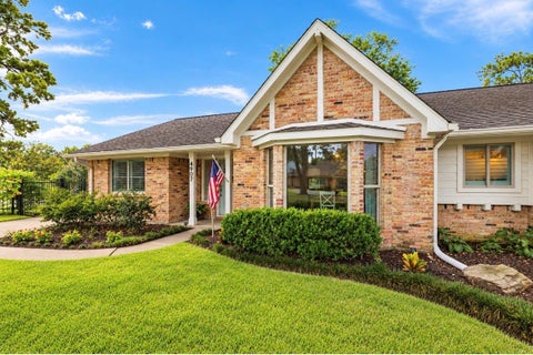 Photo of 4907 Golf Drive, Houston, TX 77018 (MLS # 71326679)