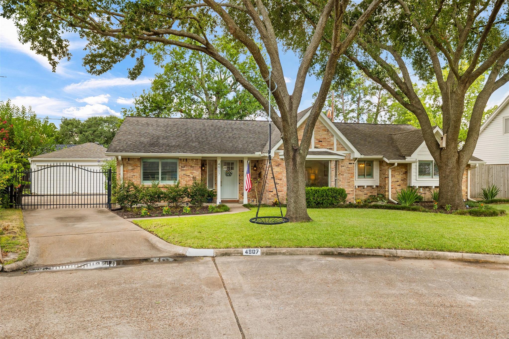 4907 Golf Drive