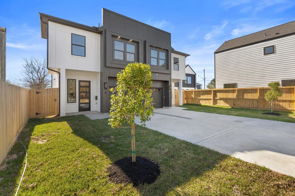 Photo of 4206 Kewanee Street #A, Houston, TX 77051 (MLS # 25328406)