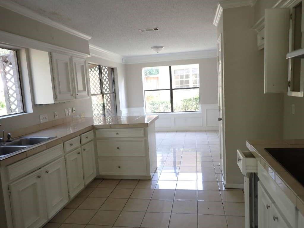 5407 Victoria Drive