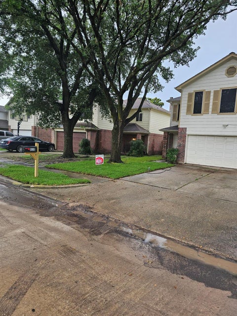 Photo of 810 Oak West Drive, Houston, TX 77073 (MLS # 23231638)