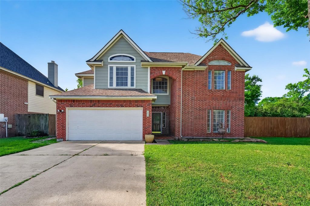 Photo of 915 Highland Woods Drive, Highlands, TX 77562 (MLS # 32579594)
