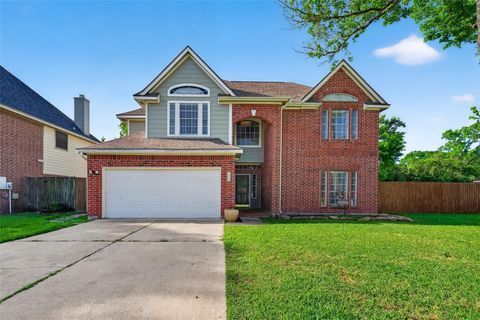Photo of 915 Highland Woods Drive, Highlands, TX 77562 (MLS # 32579594)