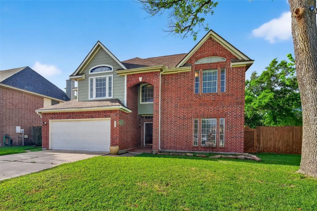 Photo of 915 Highland Woods Drive, Highlands, TX 77562 (MLS # 32579594)