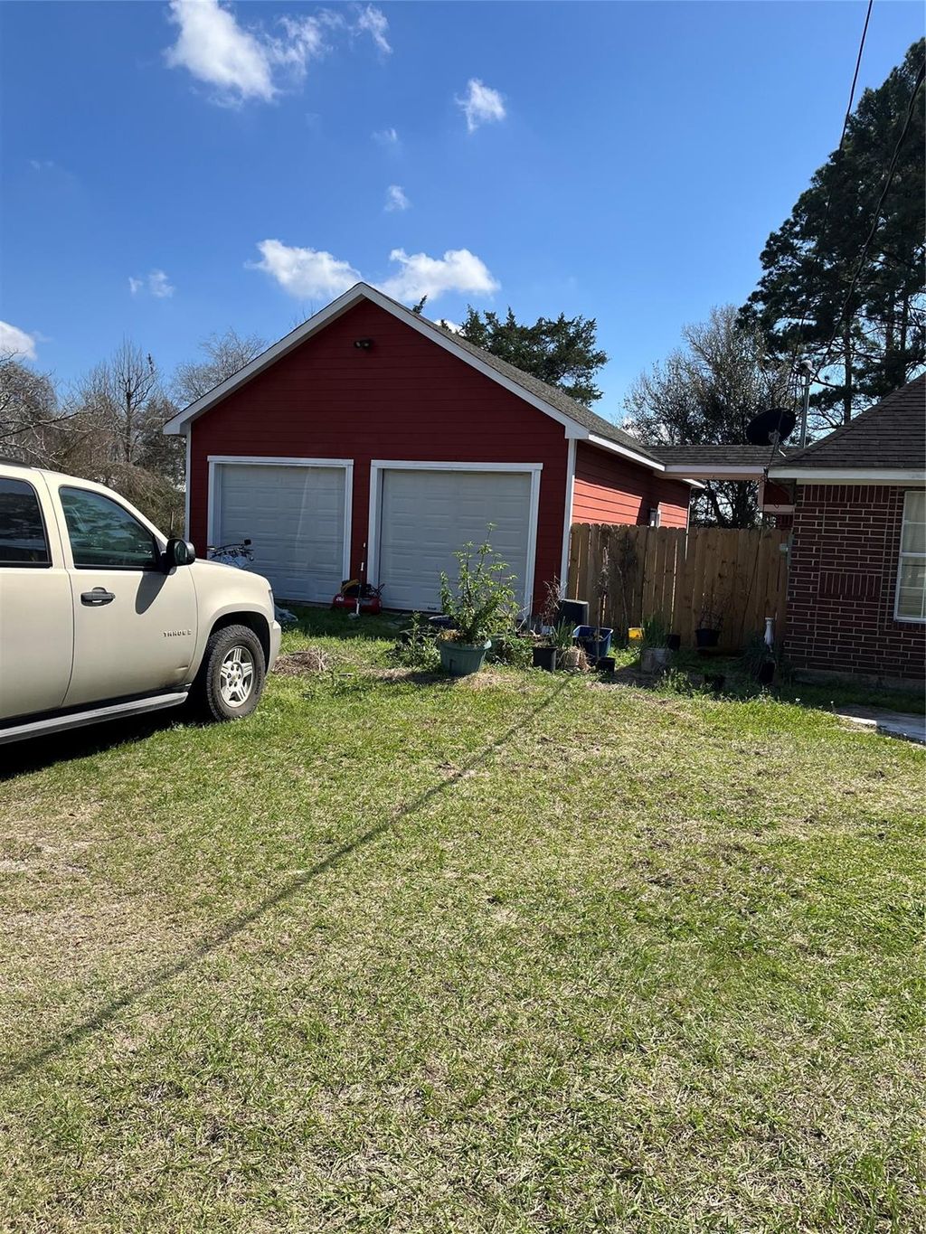 Photo of 320 Commerce Lane, Highlands, TX 77562 (MLS # 25250458)