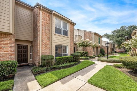 Photo of 927 Memorial Village Drive, Houston, TX 77024 (MLS # 90763165) Photo of 927 Memorial Village Drive, Houston, TX 77024 (MLS # 90763165)