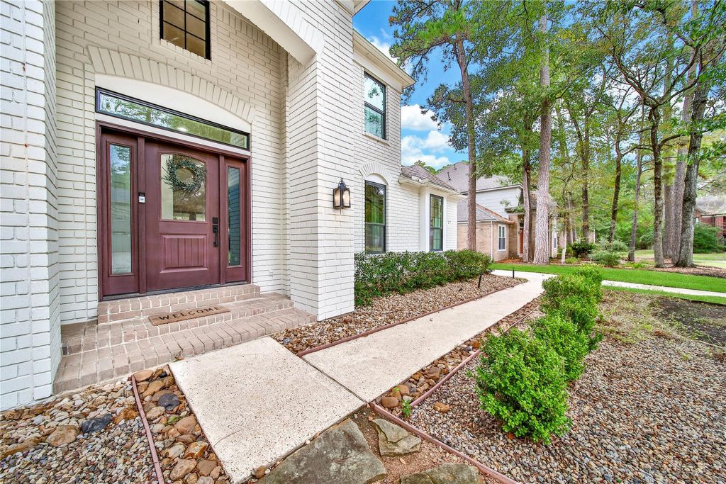 Photo of 6 Windledge Place, The Woodlands, TX 77381 (MLS # 93550495)