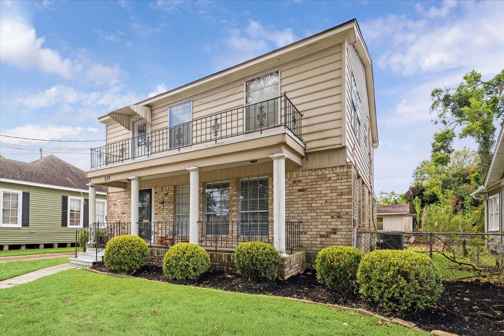 Photo of 510 E Main Street, Humble, TX 77338 (MLS # 14081456)