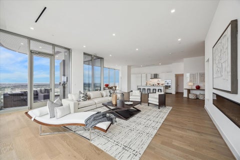 Condo For Sale - 1711 Allen Parkway Pkwy #3401<br/> Harris County, Houston, TX 77019