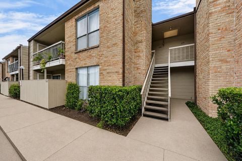 Photo of 2100 Wilcrest Drive #140, Houston, TX 77042 (MLS # 17856846)