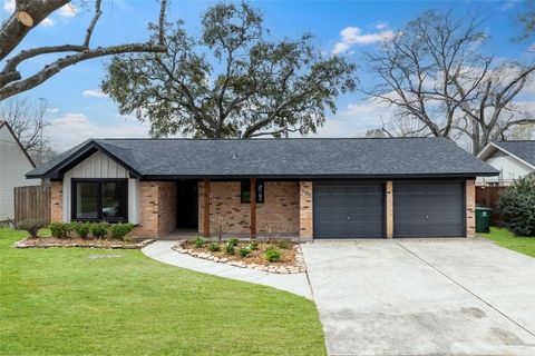 Photo of 4131 Hill Oak Drive, Houston, TX 77092 (MLS # 40569881) Photo of 4131 Hill Oak Drive, Houston, TX 77092 (MLS # 40569881)