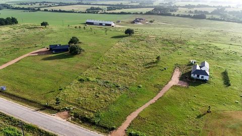 Photo of 334 Vineyard View Trail, Carmine, TX 78932 (MLS # 25830754)