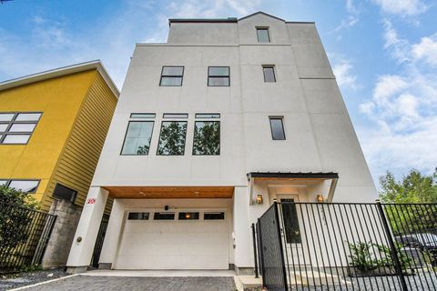 Photo of 2303 Yupon Street, Houston, TX 77006 (MLS # 41549268)