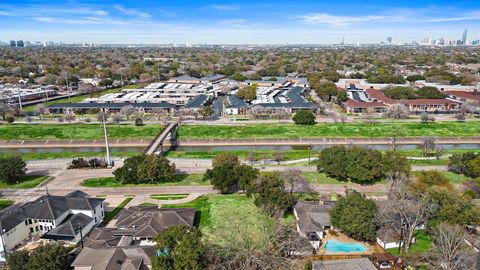 Photo of 5531 S Braeswood Boulevard, Houston, TX 77096 (MLS # 93356332)