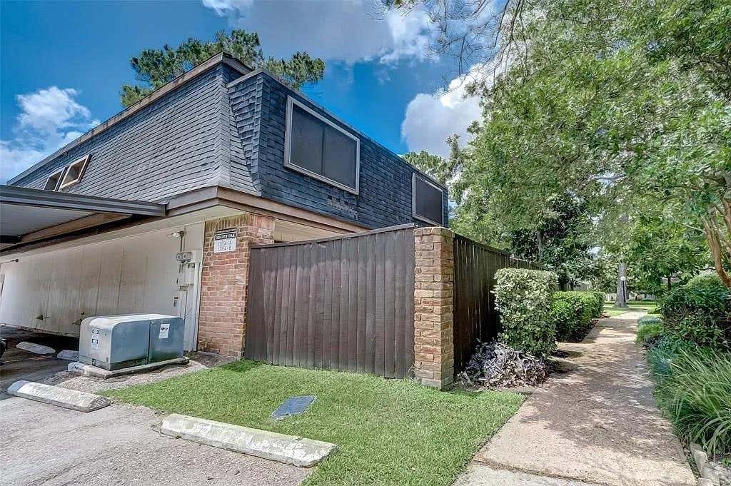 Photo of 12054 Mighty Oak Drive #B, Houston, TX 77066 (MLS # 68363518)