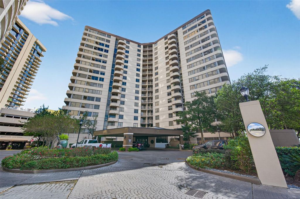 Photo of 3525 Sage Road #1402, Houston, TX 77056 (MLS # 37086947)
