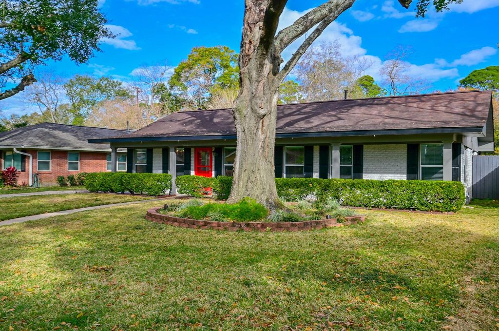 Photo of 9822 Larston Street, Houston, TX 77055 (MLS # 83329743)