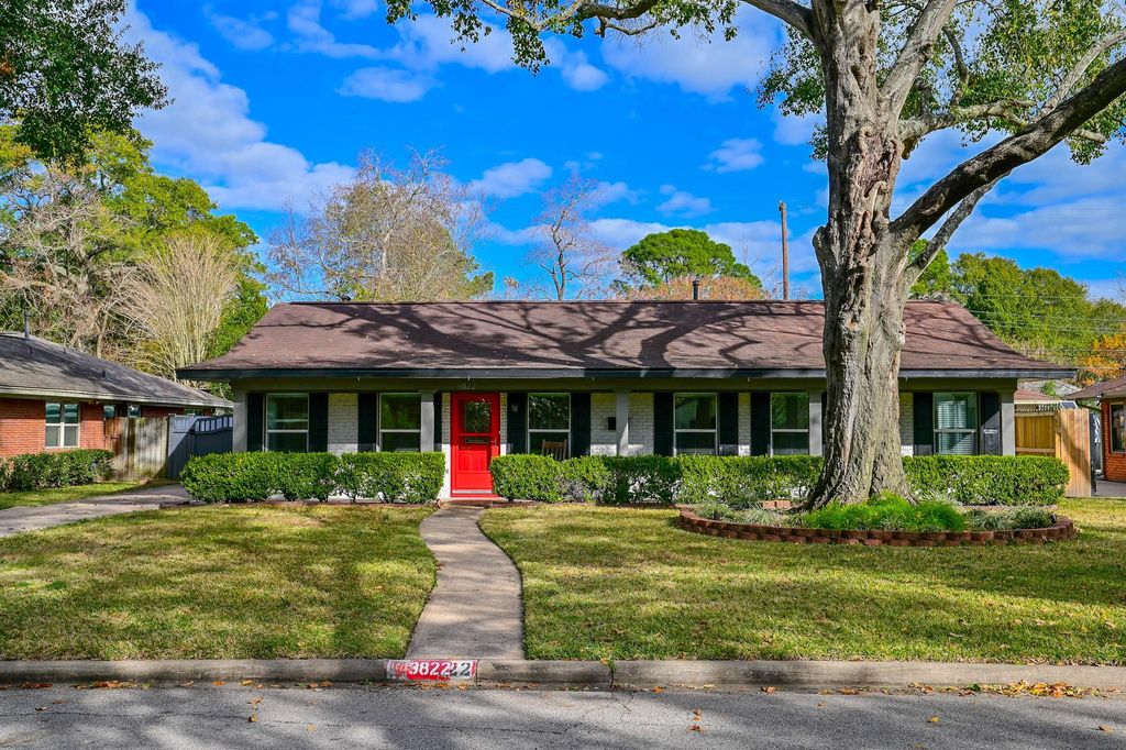 Photo of 9822 Larston Street, Houston, TX 77055 (MLS # 83329743)