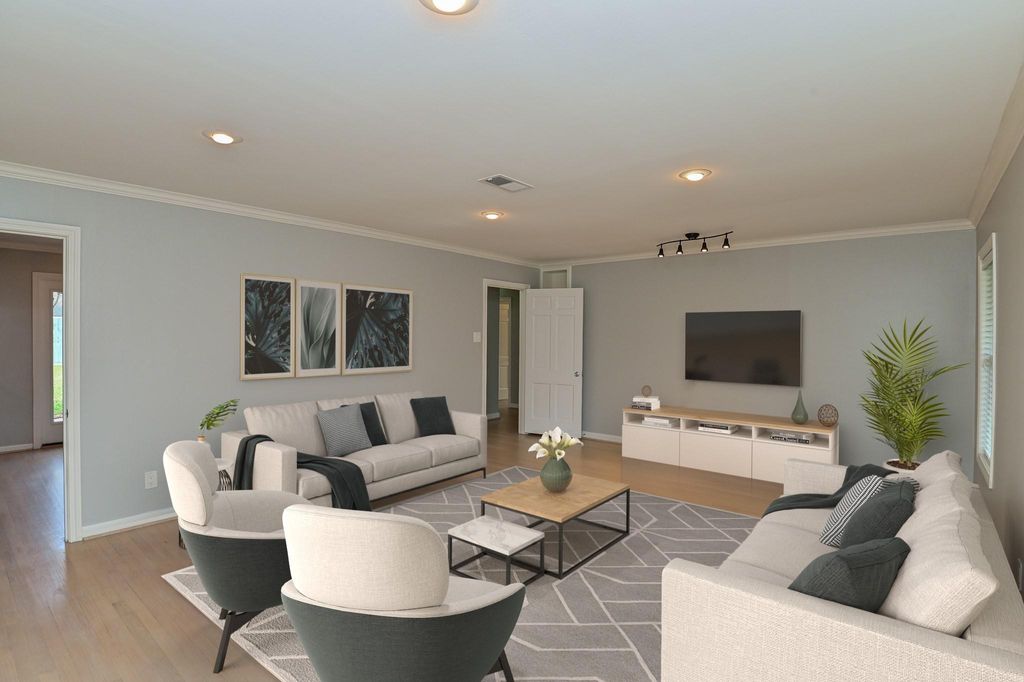 Photo of 9822 Larston Street, Houston, TX 77055 (MLS # 83329743)