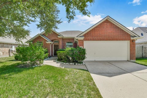 Photo of 5707 Emerald Brook Lane, League City, TX 77573 (MLS # 46152069)