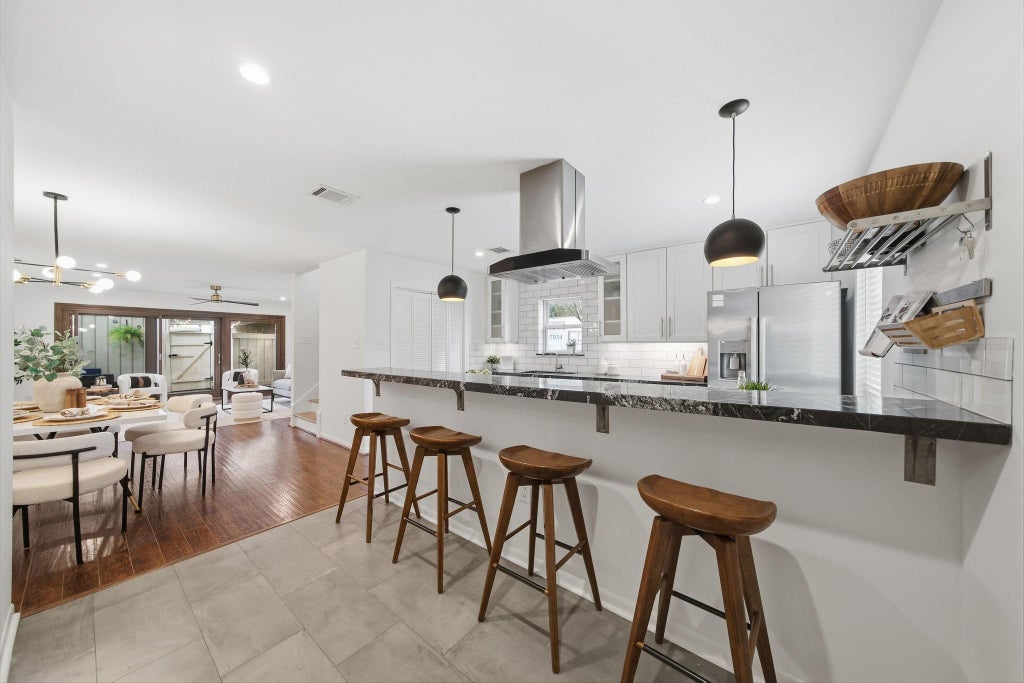 Photo of 6441 Olympia Drive #121, Houston, TX 77057 (MLS # 73544657)