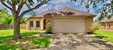 Homes For Sale - 13605 Trail Meadow Lane<br/> Rosharon, TX 77583