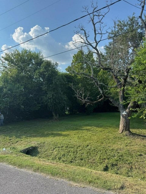 Photo of 580 Anchor Street, Beaumont, TX 77705 (MLS # 13680445)