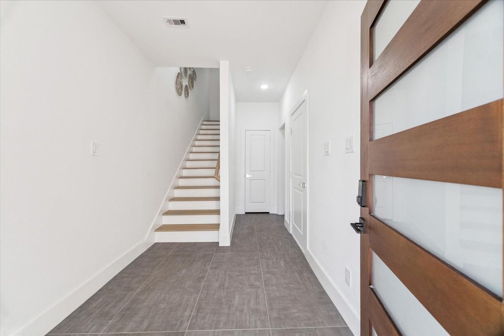 Photo of 2122 Oatfield Drive, Houston, TX 77018 (MLS # 12611377)