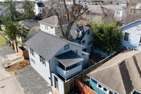 Photo of 2415 Columbia Street, Houston, TX 77008 (MLS # 24457460)