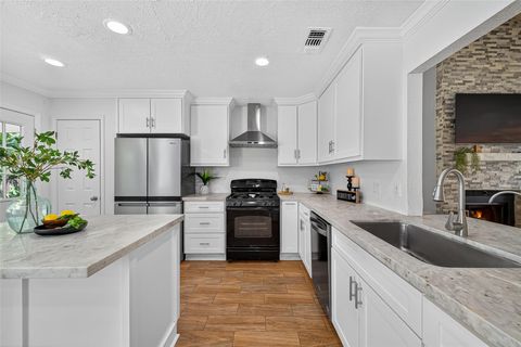 Photo of 5323 Windsong Trail, Houston, TX 77084 (MLS # 71304480)