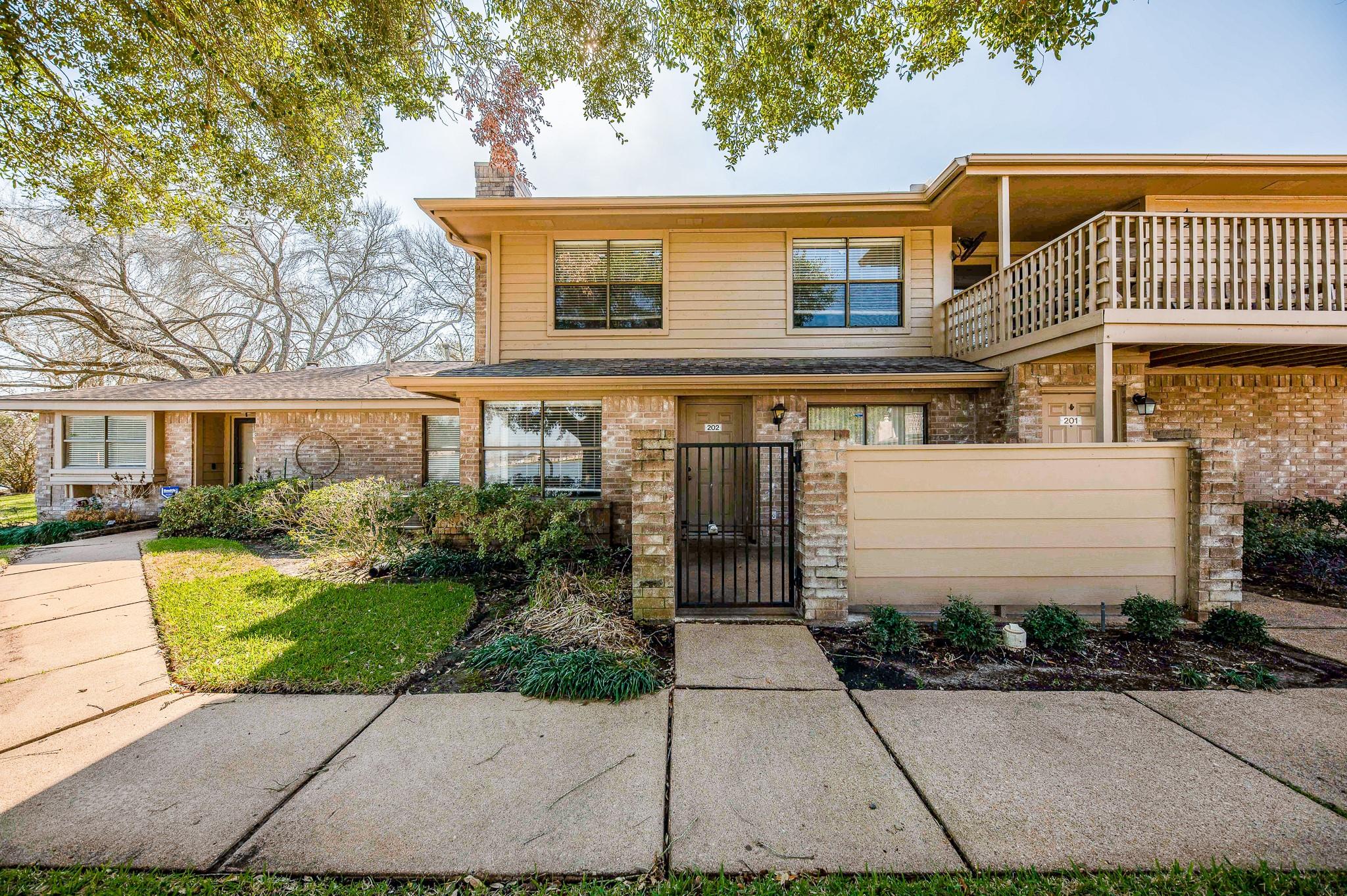 2711 Grants Lake Boulevard 202
