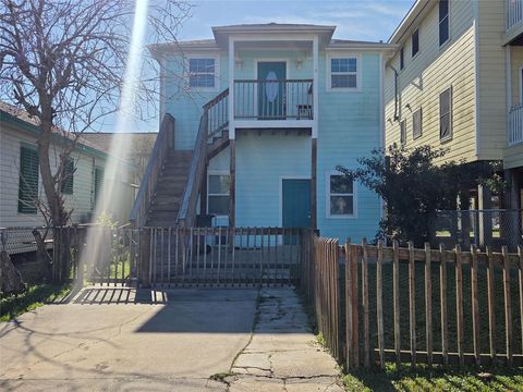 5617 Avenue R 1/2 Galveston TX 77551