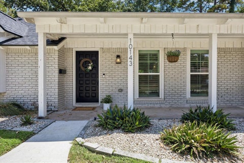 Photo of 10143 Whiteside Lane, Houston, TX 77043 (MLS # 24249549)